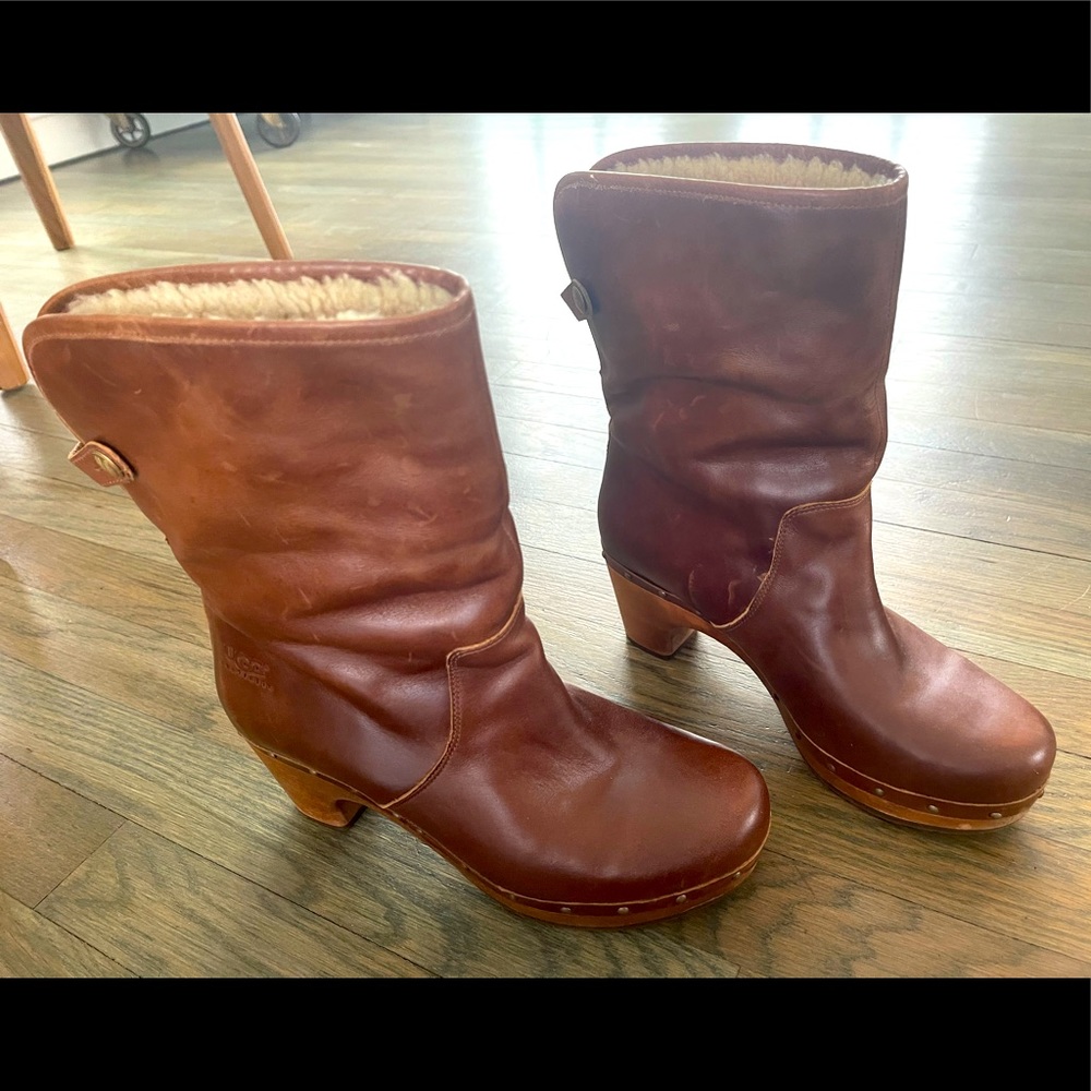UGG Womens Brown Leather Shearling-Lined Clog Booties